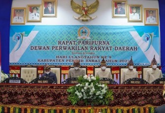 Rapat paripurna HUT ke-9 Kabupaten Pesisir Barat, Kamis (21/4/2022)