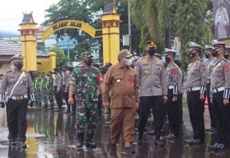 Dandim mendampingi Bupati dan Kapolres cek pasukan Operasi Intan Tahun 2022. Jum'at (22/4/22)