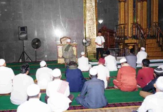 Danrem mengisi kultum dalam safari subuh di masjid Al-Ma'ruf. Jum'at (22/4/22)