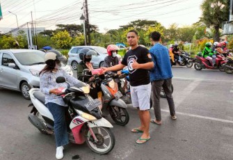 Pandawa Pattingalloang Sulsel bagikan takjil gratis. Sabtu (23/4/2022)
