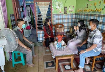 Anjangsana Komandan KRI Banda Aceh-593 ke rumah prajuritnya. Minggu (24/4/2022)