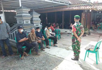 Turut berduka cita, Sertu Imron Takziah ke rumah warga binaan. Senin (25/2/4/2022)