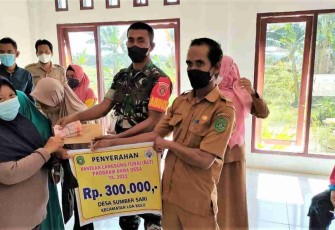 Sertu Edison pastikan BLT DD tepat sasaran. Selasa (26/4/2022)