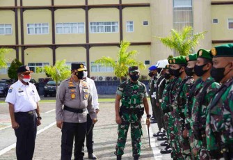 Pangdam Kasuari cek kesiapan pasukan dalam operasi Ketupat Mansinam 2022 di Polda Papua Barat. Rabu (27/4/2022) 