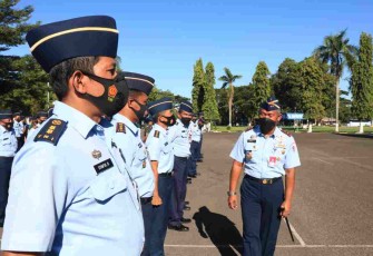 Pangkoopsud II saat memberikan arahan anggotanya melaksanakan cuti lebaran. Kamis (28/4/2022)
