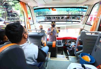 Tetap menjaga protokol kesehatan saat mudik, Kapolri saat melepas mudik gratis. Jum'at (29/4/2022)