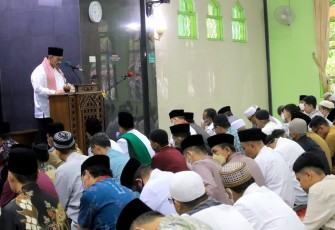 Bupati Pasaman, H. Beny Utama, saat menyampaikan sambutan, di Masjid Agung Al Muttaqin, Senin (2/5/2022) 