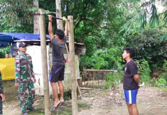 Ajarkan pembinaan jasmani pemuda perbatasan. Jum'at (06/05/2022)