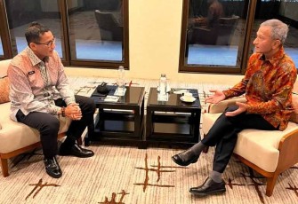 Menparekraf Sandiaga Uno (kiri) saat bertemu Menlu Singapura. Minggu (08/05/2022)
