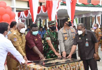 Pangdam Kasuari bersama gubernur di peresmian RSUD Papua Barat. Senin (09/05/2022)