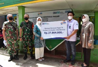 Penyerahan bantuan dari BRI untuk TK Kartika V-25 Barabai