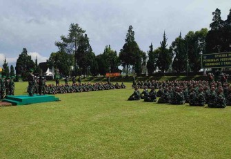 Danrindam III/Slw saat memberikan pengarahan calon siswa Dikmata TNI AD di Bandung. Rabu (11/05/2022)