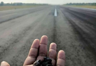 Pembersihan KOBA di landasan pacu lanud MUS. Kamis (12/05/2022)