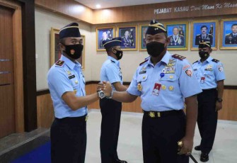 Pangkoopsud II saat ucapkan selamat Dansatkomlek yang baru. Kamis (12/05/2022)