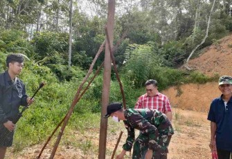 Kopda Haris turut meletakkan batu pertama pembangunan gereja. Kamis (12/05/2022)