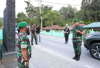 Lettu Inf Julianto sambut kedatangan Danrem 023/KS di Kompi A Yonif 123/RW. Kamis (12/05/2022)
