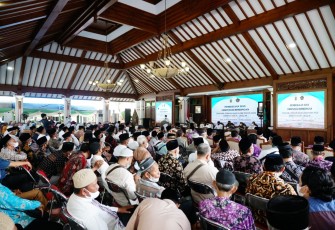 Bupati Haryanto memberikan penjelasan kerusakan jalan di wilayah Pati saat membuka orientasi manasik haji 