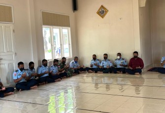 Doa bersama personel lanud MUS di masjid Nurul Falah. Rabu (18/05/2022)