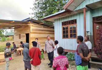 Pendekatan persuasif dan humanis satgas damai Cartenz ke masyarakat ciptakan situasi Kamtibmas aman dan kondusif. Rabu (18/05/2022)