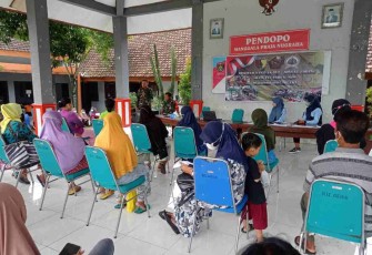 Pembagian BLT minyak goreng di kecamatan Gerih. Jum'at (20/05/2022)