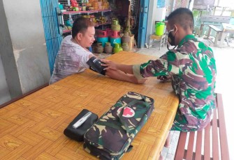 Sambangi warga berikan pengobatan di perbatasan 