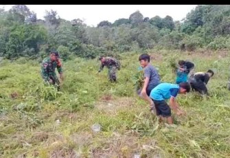Lingkungan sekolah bersih dan asri di perbatasan 