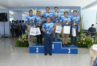 Foto bersama juara lomba menembak