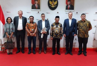 Wali Kota Bitung, saat mendampingi Menteri Koordinator Bidang Pembangunan Manusia dan Kebudayaan (PKM), Muhadjir Effendy