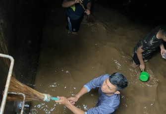Pembersihan bak penampungan air bersih