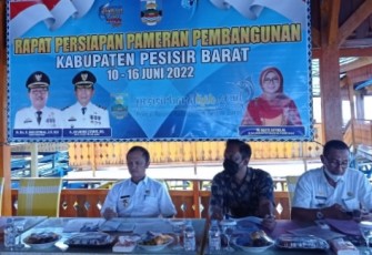 Rapat persiapan pameran pembangunan di Aula Lamban Apung, Rabu (25/05/2022).