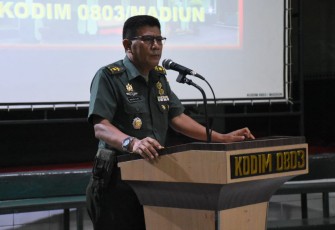 Kasdim Madiun saat membuka acara telekonsultasi Stunting di Makodim