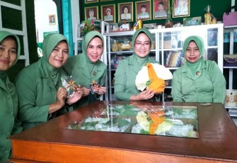 Kerajinan tangan Ketua Persit KCK Koorcab Rem 081