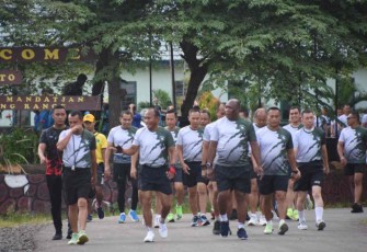 Pangdam olahraga bersama peserta apel dansat Kodam Kasuari 