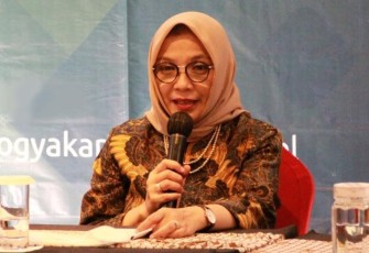 Siti Azizah saat memberikan bimtek pelatihan tenaga pendamping di Yogyakarta 