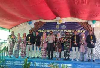 Foto bersama pelepasan siswa SMKN 1 Kota Bangun