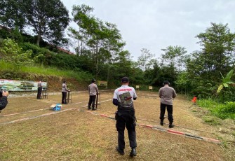 Latihan menembak anggota Polres Lebong, Selasa (31/5/2022).