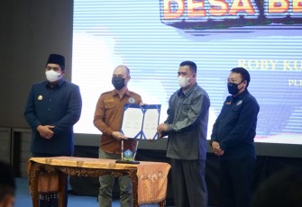 Launching program Bintan Desa Bersarjana, di aula Kantor Bupati Bintan, Senin (6/6/2022) pagi.