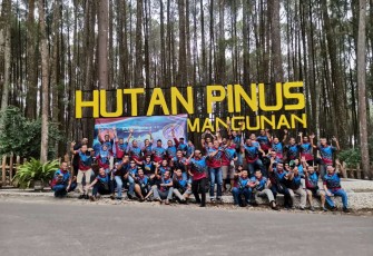 Foto bersama teuni akbar Samudera 11 di Yogyakarta 