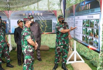 Kas Koopsud I saat menerima pemaparan serbuan teritorial TNI
