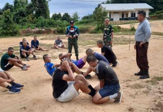 Olahraga bersama dengan karang taruna 