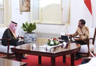 Presiden Joko Widodo saat menerima Menlu Arab Saudi di istana Merdeka Jakarta 