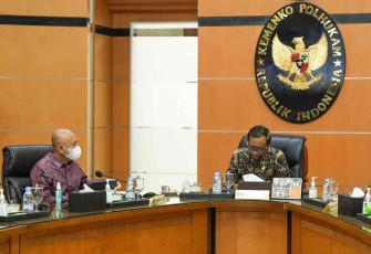 MenkopUKM saat rakortas bersama Menkopolhukam di Jakarta 
