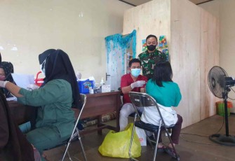 Vaksinasi mobile Kodim Kutai Kartanegara serbu warga desa Loa Lepu