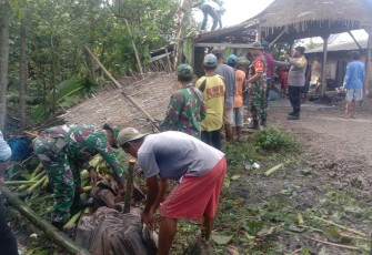 Gotong royong bantu rehab rumah warga binaan