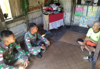 Pererat silaturahmi dengan warga sekitar