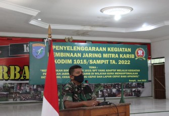 Kapten Arh Sutomo saat memberikan pembinaan jaring mitra karib Kodim 1015/Sampit