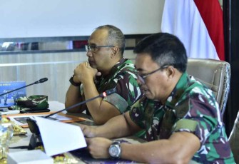 Koarmada III saat menerima Tim audit kinerja Itjen TNI 