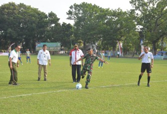 Sepakan Pangdam I/BB resmi membuka turnamen sepak bola meriahkan HUT ke 72 Kodam I/BB