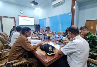 Danlanud MUS saat menghadiri rapat usulan data dukung penerbangan perintis di kantor UPBU Maimun Saleh