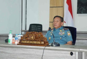 Pangkoarmada III saat mengikuti entry briefing Pangkoarmada RI 